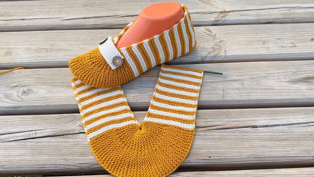 How to Knit Easy Slipper Socks with Needles at Home
